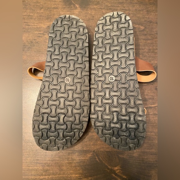 Women's Tan Buckle Sandals H2K size 10 - Picture 4 of 5